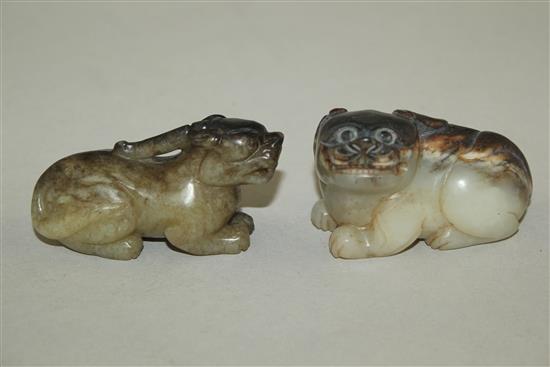 Two Chinese jade figures of mythical beasts, 18th/19th century, 7cm